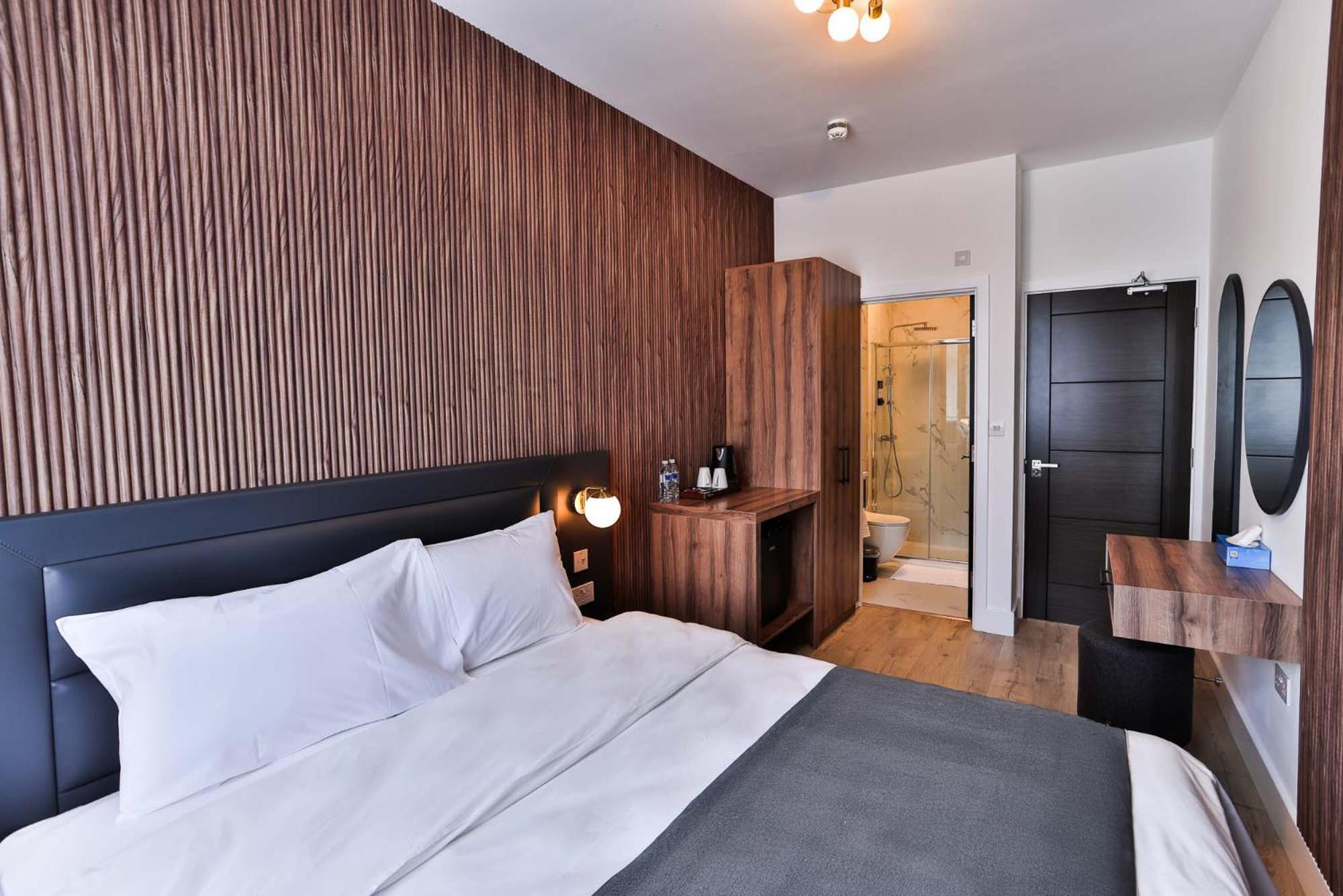 Finsbury Rose Hotel *